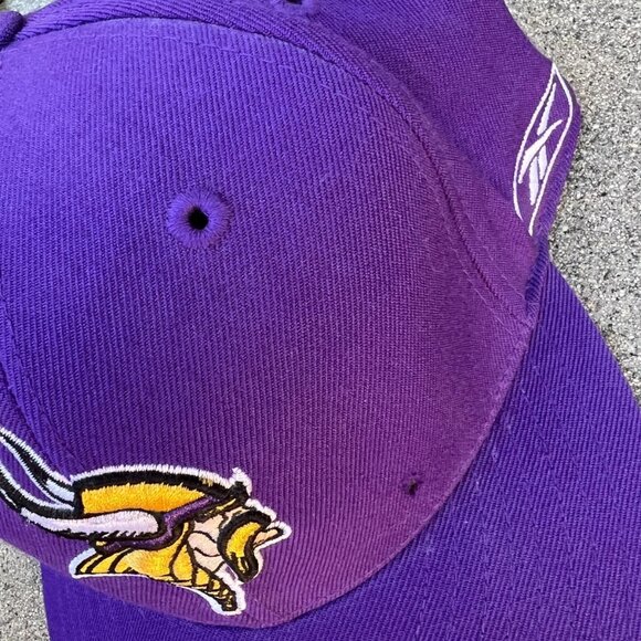REEBOK NFL Minnesota Vikings Fitted Hat Men's 7 1/2 Purple Equipment Cap Wool - Picture 6 of 7